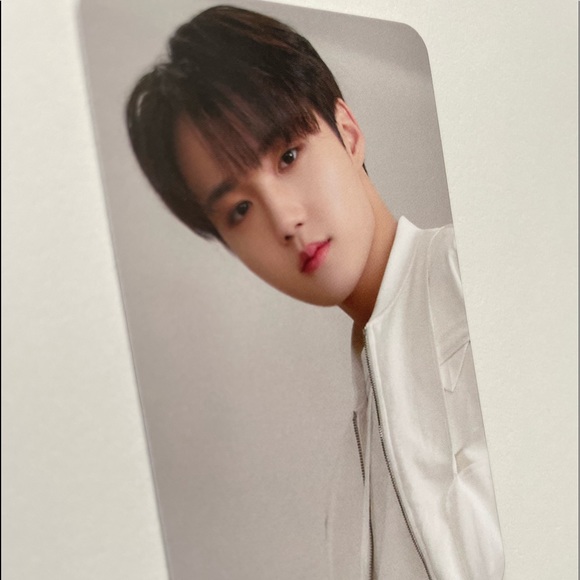 YG TREASURE THE SECOND STEP / DOYOUNG P-O-B PHOTOCARD - Picture 3 of 3